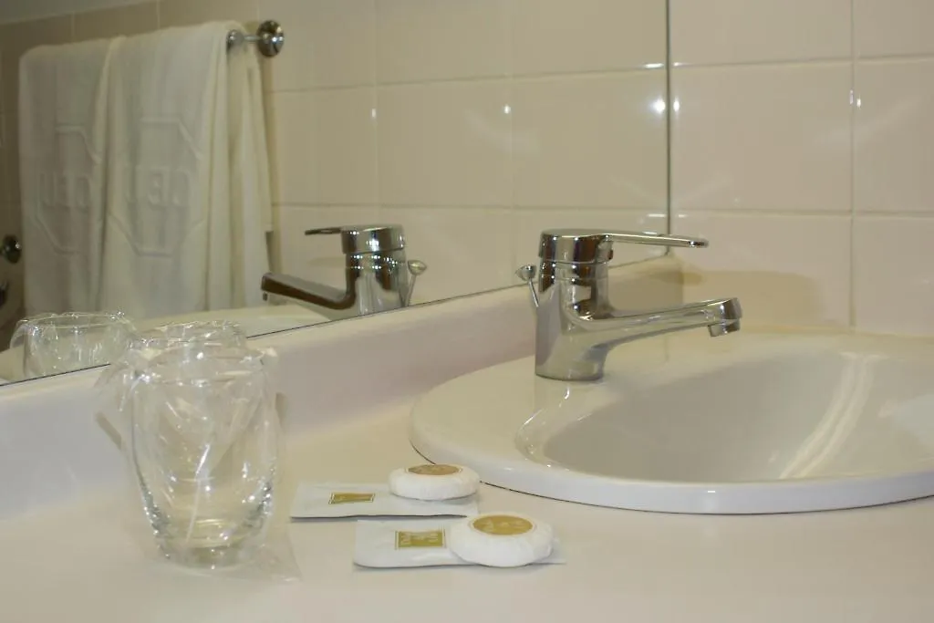 Ceu Konferencia Koezpont Otel Budapeşte 3*,